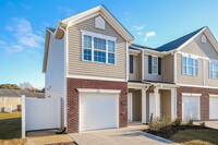 1002 HighGarden Cir in Burlington, NC - Building Photo - Building Photo