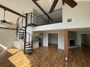 10031 Haddington Dr in Houston, TX - Building Photo - Building Photo