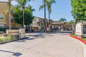 Las Brisas Santee Phase I in Santee, CA - Foto de edificio - Building Photo