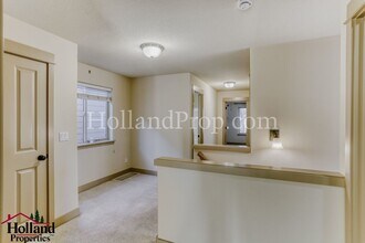 120 NE Stonebriar Ln in Hillsboro, OR - Building Photo - Building Photo