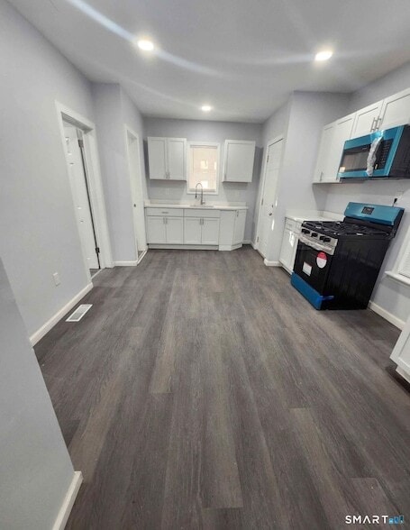 1857 Central Ave in Bridgeport, CT - Foto de edificio - Building Photo