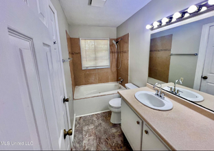 1311 Fernwood Dr in Jackson, MS - Building Photo - Building Photo