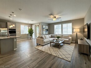 12545 Skylight View St in Las Vegas, NV - Building Photo - Building Photo