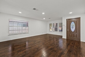 10003 Silver Park in San Antonio, TX - Building Photo - Building Photo