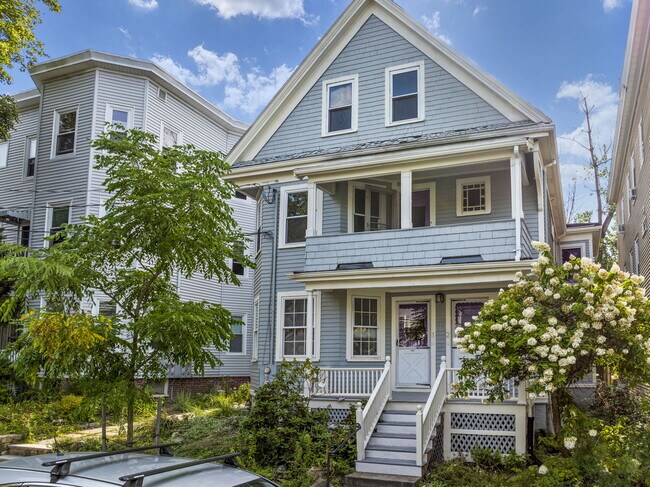 39 Hancock St, Unit 1 in Somerville, MA - Building Photo - Building Photo