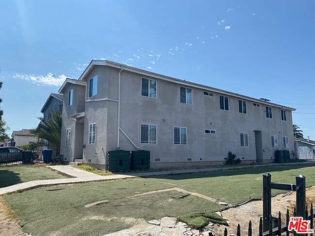 property at 10217 S Grand Ave