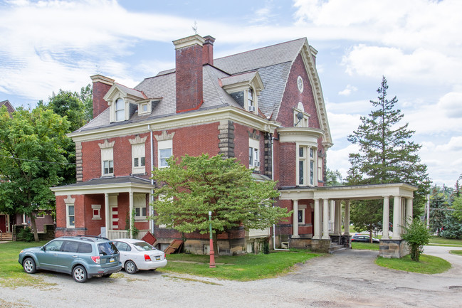 345 E Wheeling St in Washington, PA - Foto de edificio - Building Photo