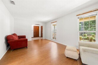 4000 Pinehurst Pl in Decatur, GA - Building Photo - Building Photo