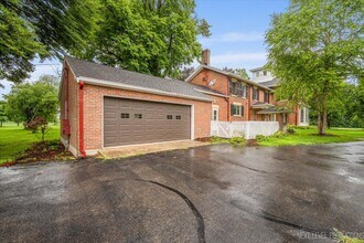 41W427 Prairie St in Sugar Grove, IL - Building Photo - Building Photo
