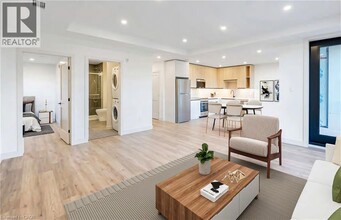 4390 Hillview Dr in Beamsville, ON - Building Photo - Building Photo