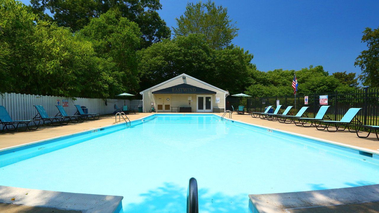 Eastwind Apartments in Virginia Beach, VA - Building Photo