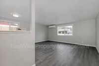 924 S Comstock Rd photo'