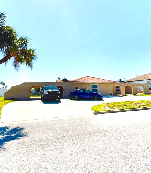 5530 Windward Way in New Port Richey, FL - Building Photo