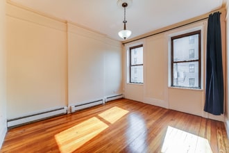 200 Grand St in Hoboken, NJ - Building Photo - Building Photo