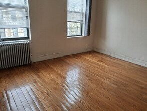 3007 42nd St, Unit 3L in Astoria, NY - Foto de edificio - Building Photo
