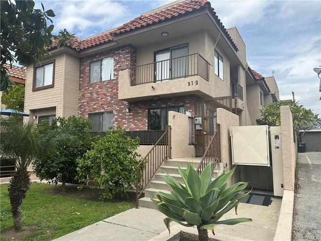 property at 219 E Maple St