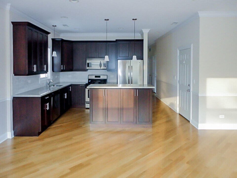 3230 N Kenmore Ave, Unit 3 in Chicago, IL - Building Photo