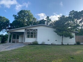 3815 Gerhardt Dr in Pensacola, FL - Building Photo