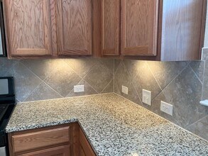 212 Callahan Ln in Leander, TX - Building Photo - Building Photo