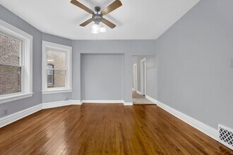 5015 W Montrose Ave in Chicago, IL - Building Photo - Building Photo