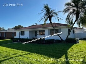 220 Park St N in St. Petersburg, FL - Building Photo