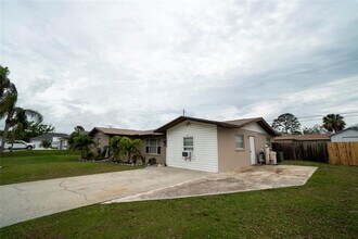 1025 Falcon Rd in Venice, FL - Building Photo - Building Photo