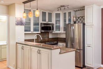 1885 Diamond St in San Diego, CA - Building Photo - Building Photo