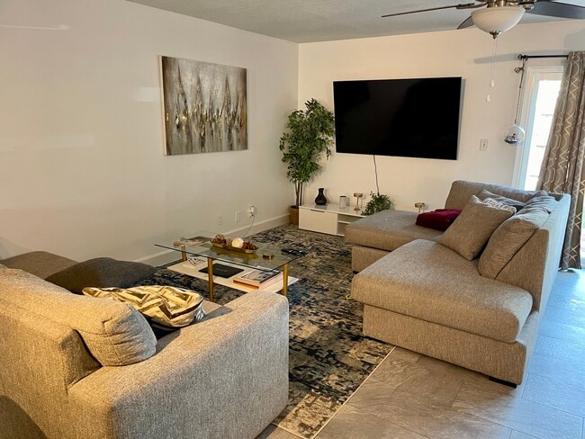 6843 NW 29th Ave in Fort Lauderdale, FL - Building Photo - Building Photo