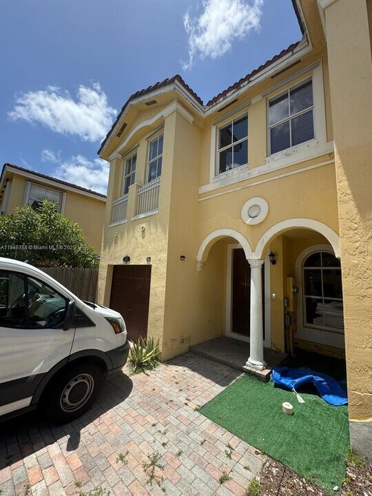 15071 SW 9th Ln in Miami, FL - Building Photo