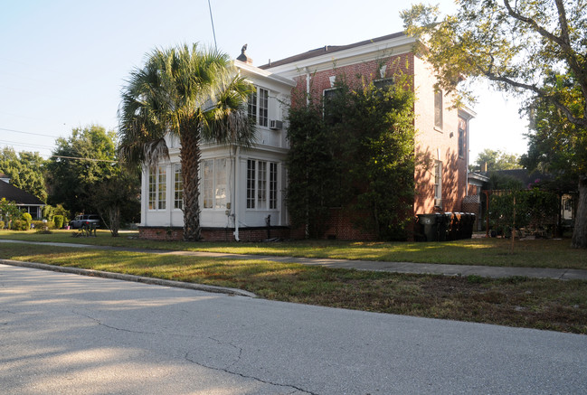 420 Sumner St in Kissimmee, FL - Foto de edificio - Building Photo