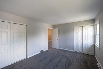 Presidential Townhome Rentals in Guilderland, NY - Building Photo - Building Photo