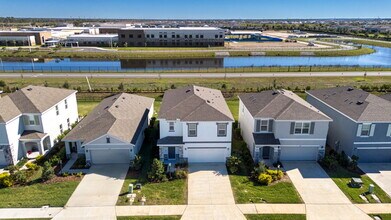 3513 Hilltop Cir in Lakewood Ranch, FL - Foto de edificio - Building Photo