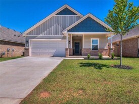 9049 NW 143rd St in Yukon, OK - Building Photo