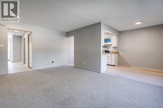 25 Hillview Crescent in Kingsville, ON - Building Photo - Building Photo