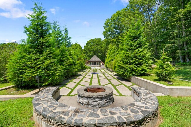 160C Ross Hill Rd in Charlestown, RI - Building Photo - Building Photo