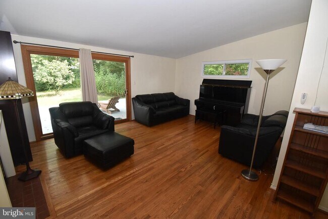 6518 Byrnes Dr in McLean, VA - Building Photo - Building Photo
