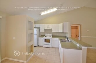 2560 Millwood Ave in Deltona, FL - Foto de edificio - Building Photo