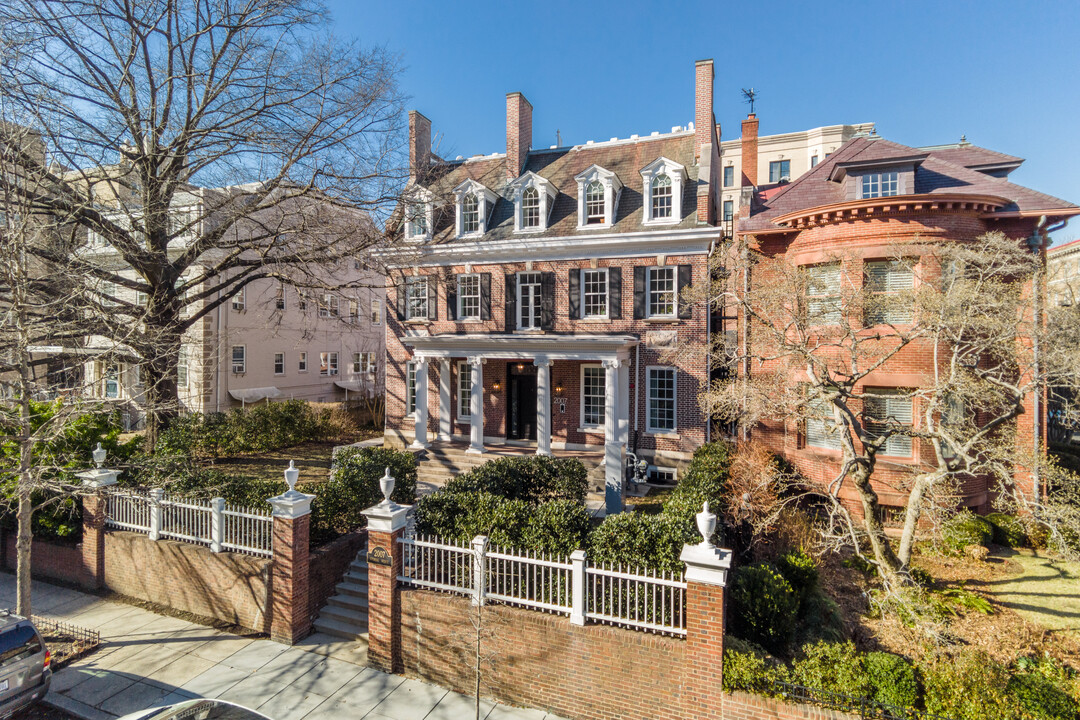 2007 Wyoming Ave NW in Washington, DC - Building Photo