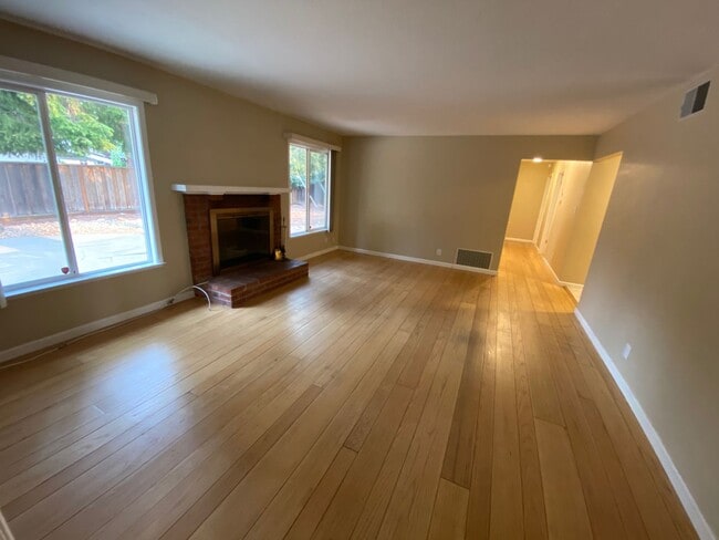 302 Los Felicas Ave in Walnut Creek, CA - Building Photo - Building Photo
