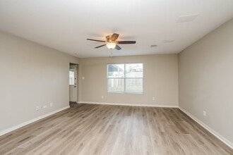 4227 Medina River Loop in Spring, TX - Building Photo - Building Photo