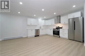 8 Walter St in Brantford, ON - Building Photo - Building Photo