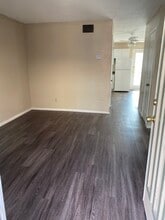 10619 Starcrest Dr, Unit Starcrest Townhomes in San Antonio, TX - Building Photo - Building Photo