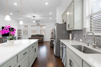 303 Eagle Ford Dr in Kyle, TX - Building Photo - Building Photo