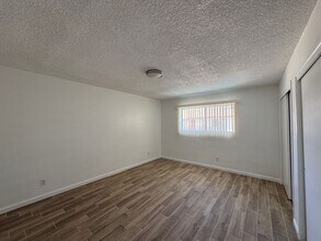 2120 E California Ave in Bakersfield, CA - Building Photo - Building Photo