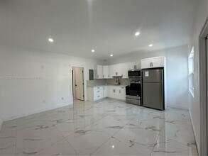 1700 Thomas St in Hollywood, FL - Building Photo - Building Photo