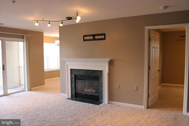 111 Timberbrook Ln, Unit 103 in Gaithersburg, MD - Building Photo - Building Photo