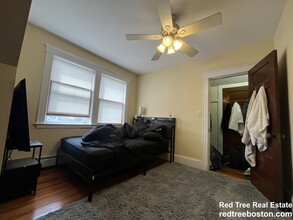 66 Perthshire Rd, Unit 2 in Boston, MA - Foto de edificio - Building Photo