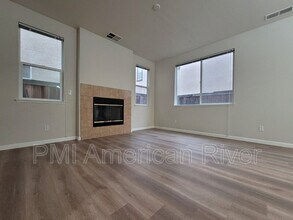 8143 Crystal Walk Cir in Elk Grove, CA - Building Photo - Building Photo