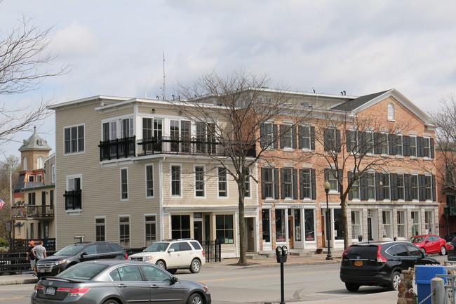 Seitz Building in Skaneateles, NY - Foto de edificio - Building Photo