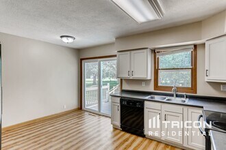 16358 Crosstown Blvd NW in Andover, MN - Building Photo - Building Photo